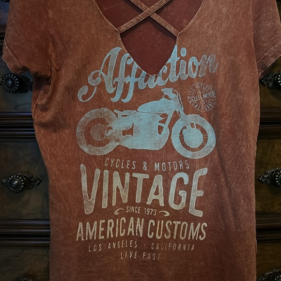 Affliction v neck top - Picture 3 of 4